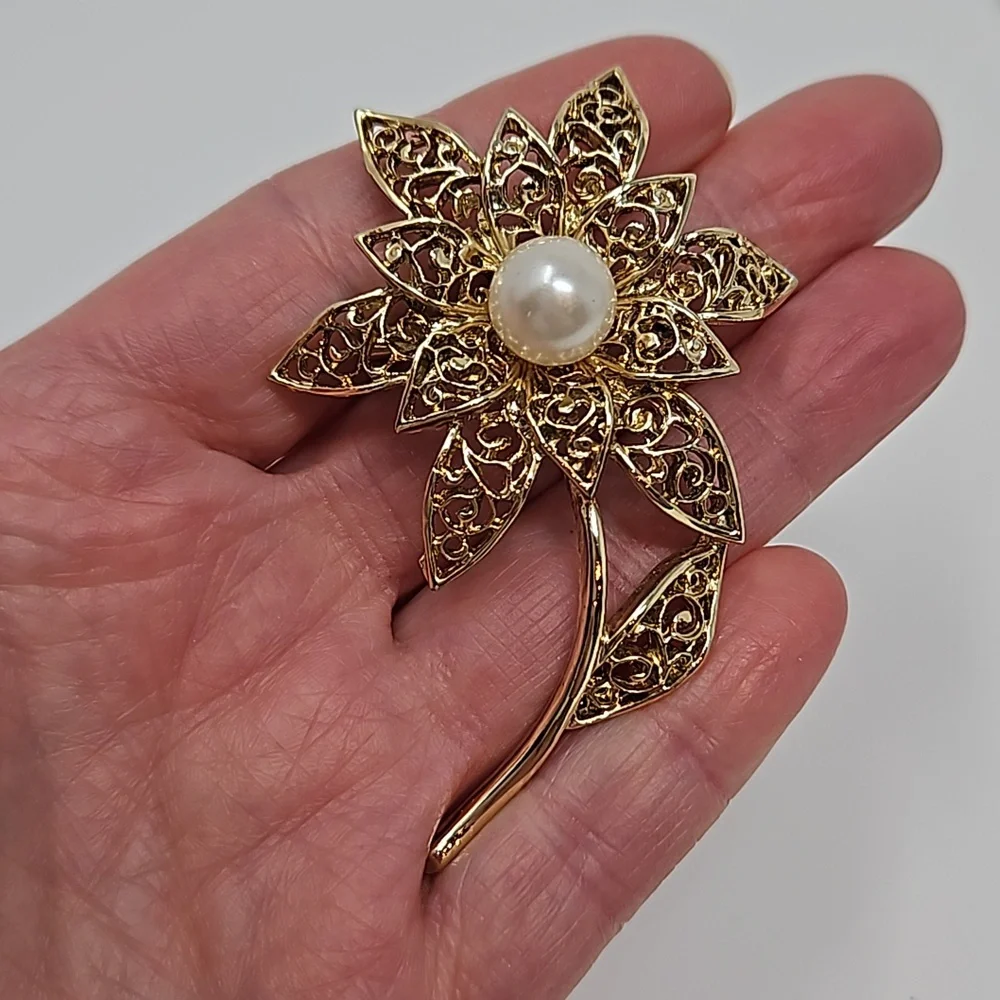 Vintage Flower Brooch Gold Tone Filagree Faux Pearl